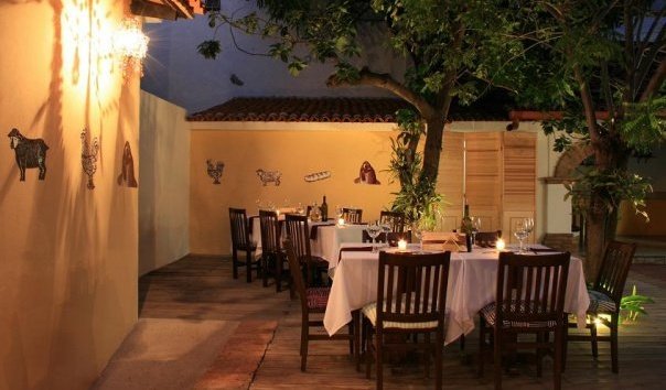 patio dining at Caio tres