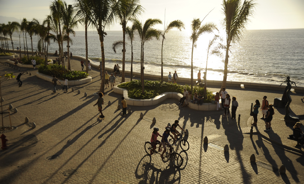 malecon_puerto_vallarta