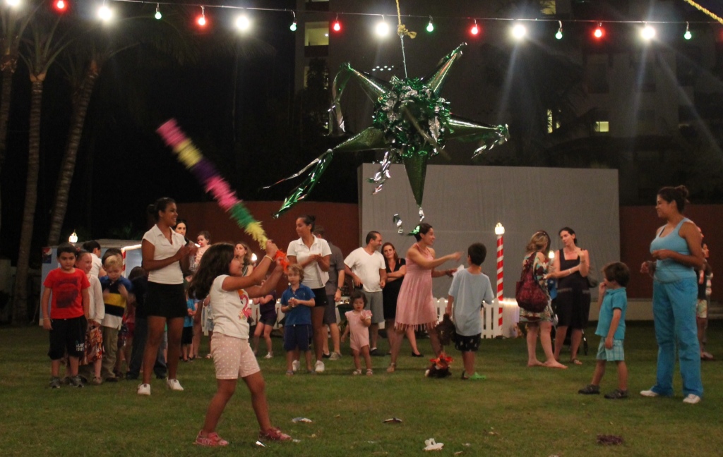 piñatas en grand velas