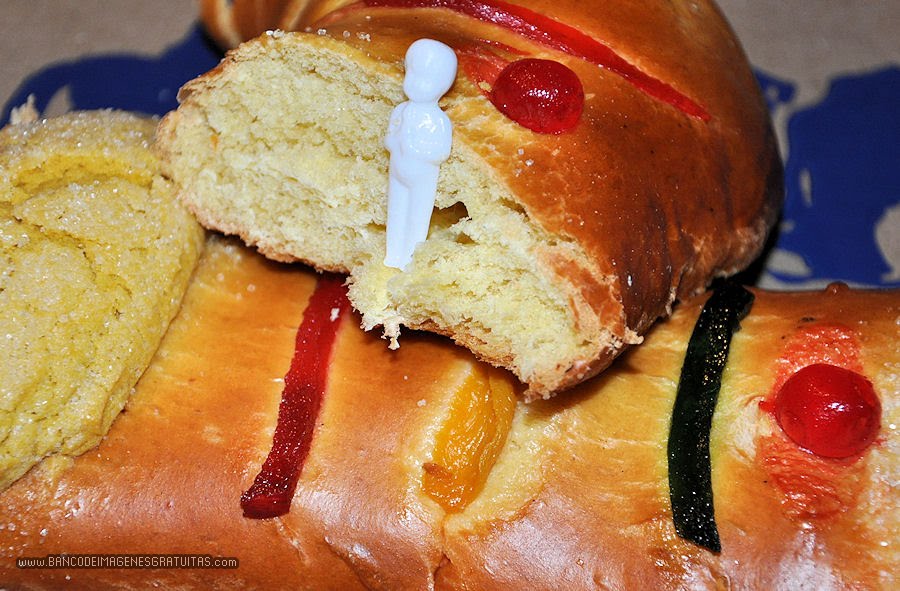 rosca-de-reyes-y-muñequito----www.bancodeimagenesgratuitas.com---