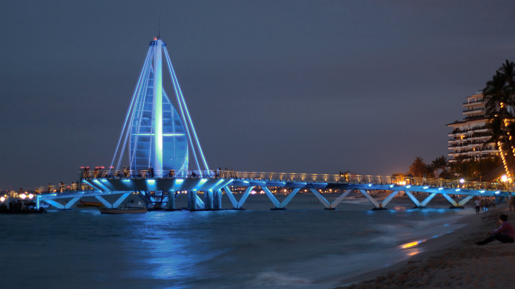 Muelle playa los muertos en puerto vallarta