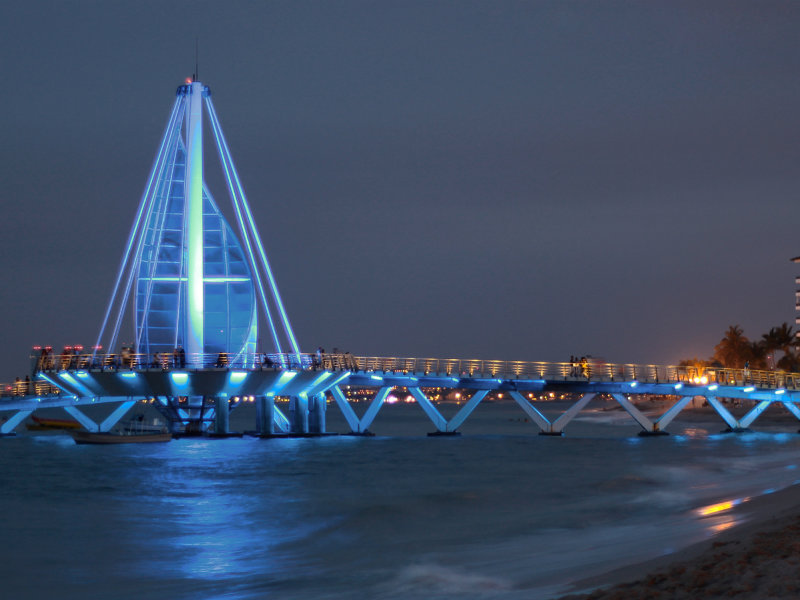 Muelle playa los muertos en puerto vallarta