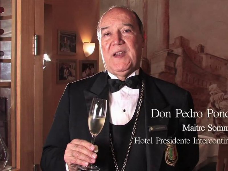 Pedro Poncelis: el maestro del vino en Puerto Vallarta