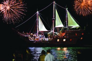fireworks-display-pirate-ship-vallarta-w1144h640