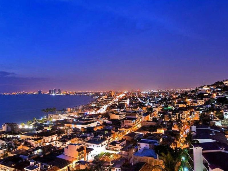 Behold the Puerto Vallarta Flying Men of Papantla on the Malecón