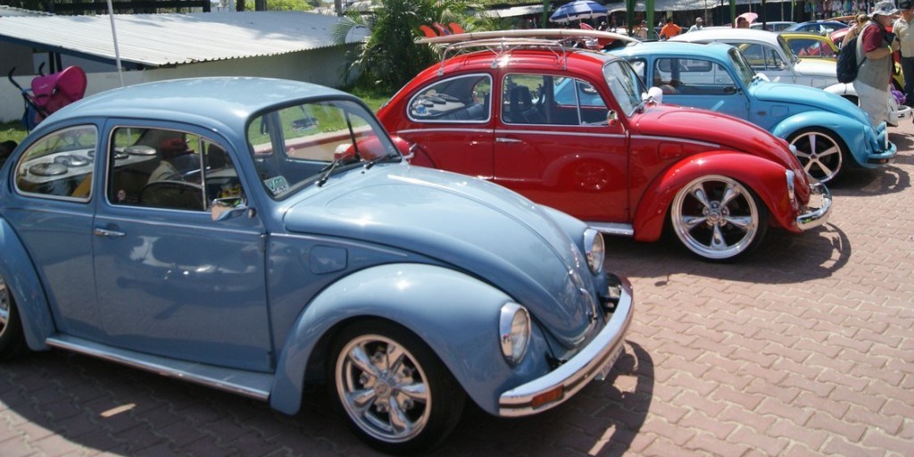 Exhiben autos clásicos y de colección en el Riviera Fest VW 2016