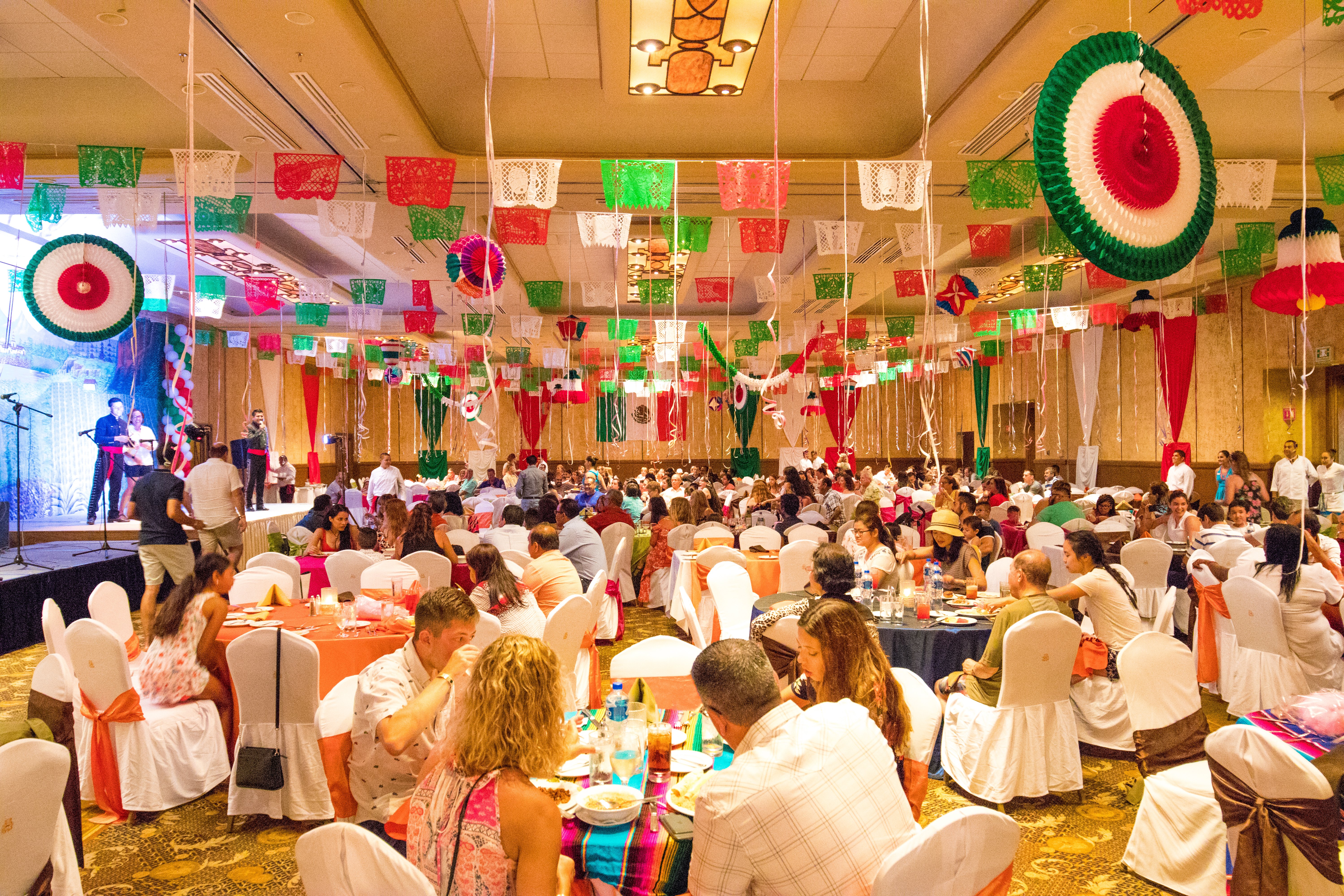 Velas Vallarta Noche Mexicana