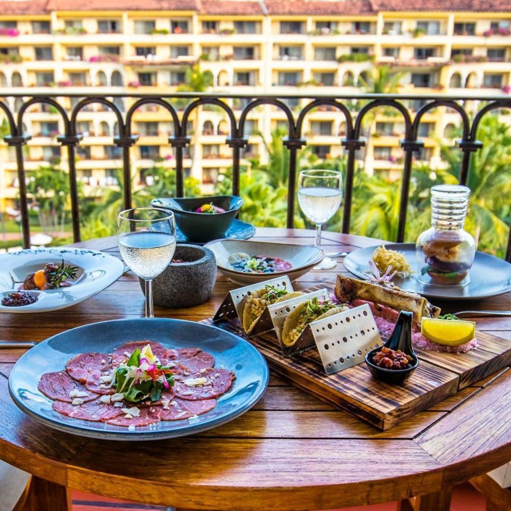 velas-vallarta-hotel-all-inclusive-room-service