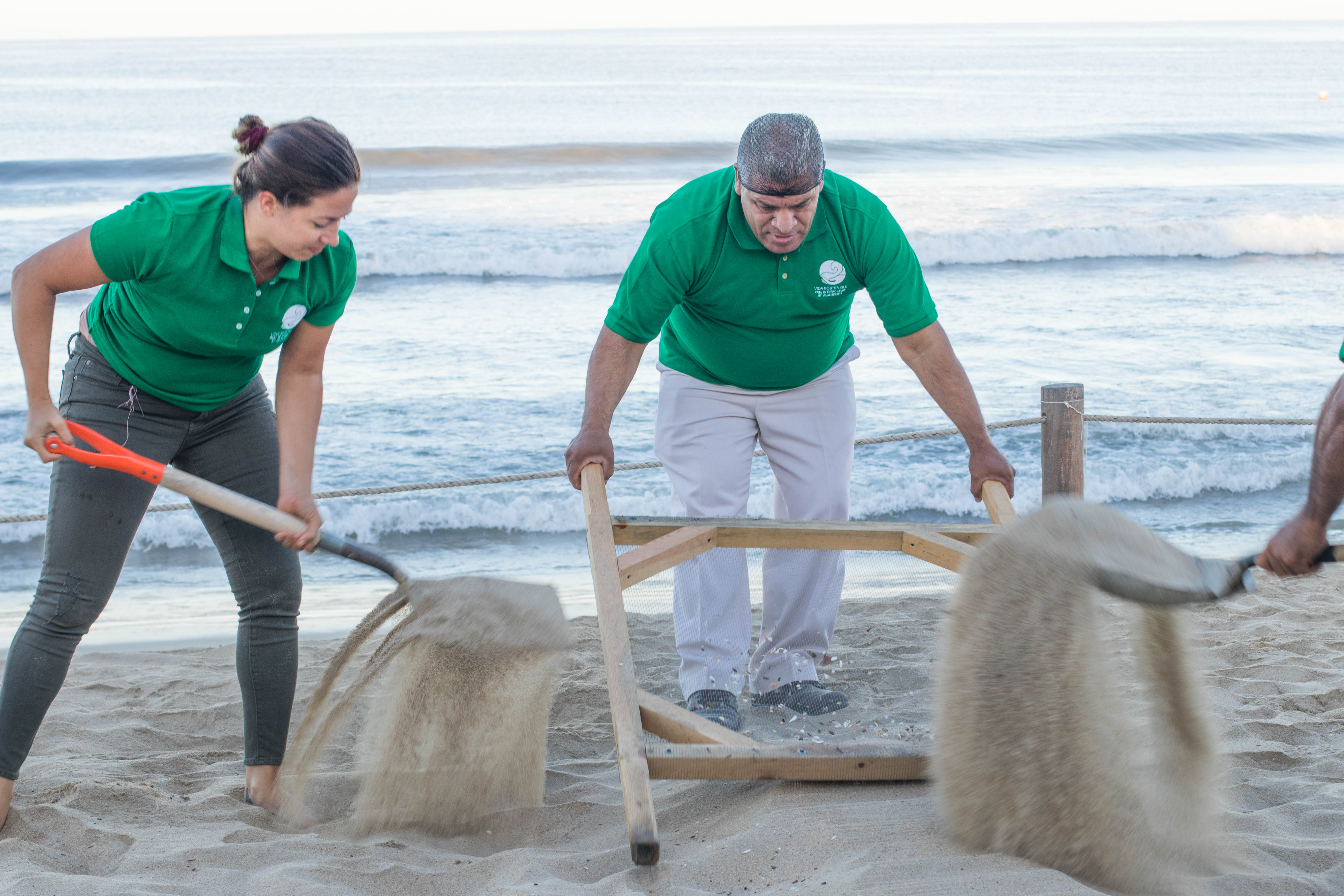 cleaning-beaches-riviera-nayarit