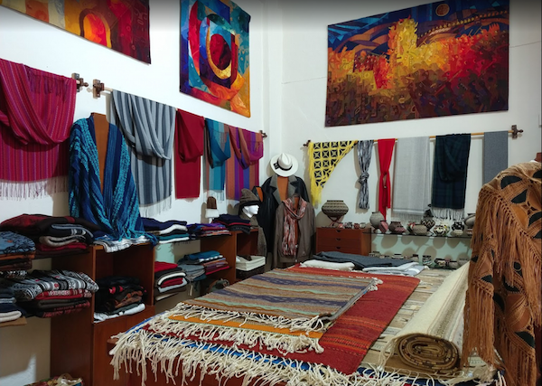 Textiles y obras de artistas mexicanos en Puerto Vallarta